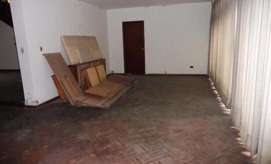 CASA EN VENTA COMO TERRENO - SURCO