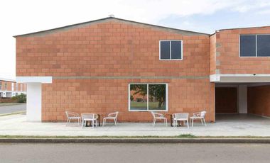 VENTA DE CASA ESQUINERA + LOCAL EN JAMUNDÍ