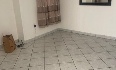 CASA EN RENTA CERCA DE PLAZA FORJADORES