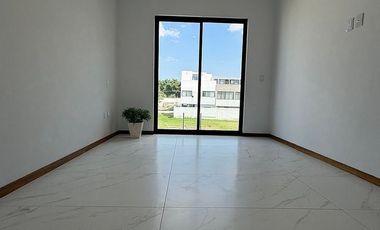 Casa en Venta a Estrenar en Coto, Parques Vallarta