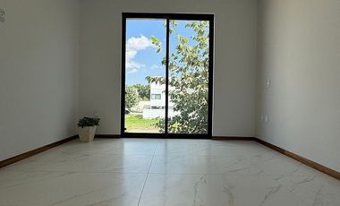 Casa en Venta a Estrenar en Coto, Parques Vallarta