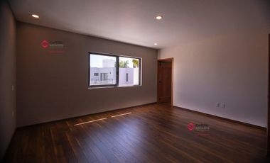 Casa NUEVA de lujo en venta en coto Novaterra Zona Real
