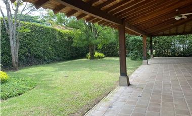 CASA CAMPESTRE EN PANCE RODEADA DE VERDE
