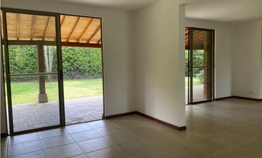 CASA CAMPESTRE EN PANCE RODEADA DE VERDE