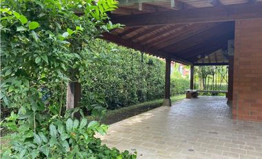 CASA CAMPESTRE EN PANCE RODEADA DE VERDE