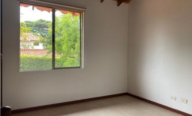 CASA CAMPESTRE EN PANCE RODEADA DE VERDE