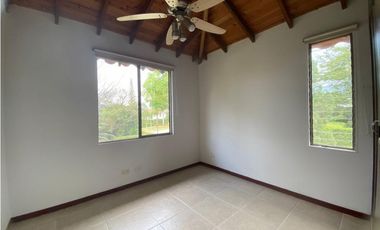 CASA CAMPESTRE EN PANCE RODEADA DE VERDE