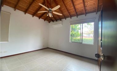 CASA CAMPESTRE EN PANCE RODEADA DE VERDE