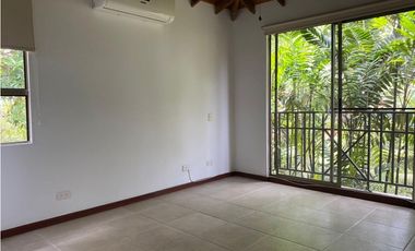 CASA CAMPESTRE EN PANCE RODEADA DE VERDE