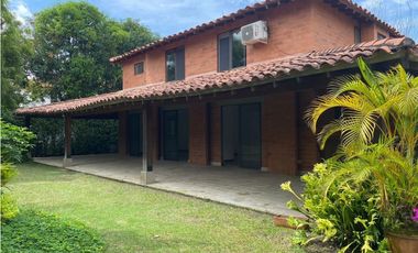CASA CAMPESTRE EN PANCE RODEADA DE VERDE