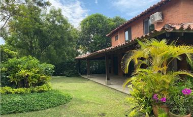 CASA CAMPESTRE EN PANCE RODEADA DE VERDE