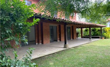 CASA CAMPESTRE EN PANCE RODEADA DE VERDE