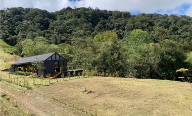 Casa campestre ubicada en el municipio La Ceja, Antioquia.