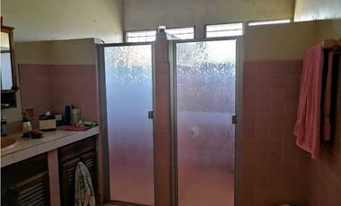 VENDO CASA EN TERRENO  COMERCIAL DE 2383M2 SANTIAGO