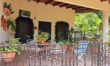 VENDO CASA EN TERRENO  COMERCIAL DE 2383M2 SANTIAGO