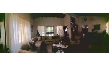 VENDO CASA EN TERRENO  COMERCIAL DE 2383M2 SANTIAGO