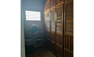 VENDO CASA EN TERRENO  COMERCIAL DE 2383M2 SANTIAGO