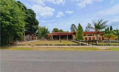 VENDO CASA EN TERRENO  COMERCIAL DE 2383M2 SANTIAGO