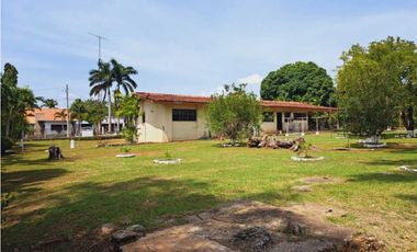 VENDO CASA EN TERRENO  COMERCIAL DE 2383M2 SANTIAGO