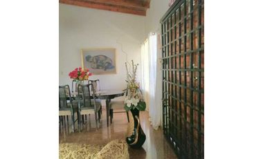 VENDO CASA EN TERRENO  COMERCIAL DE 2383M2 SANTIAGO