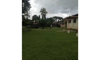 VENDO CASA EN TERRENO  COMERCIAL DE 2383M2 SANTIAGO