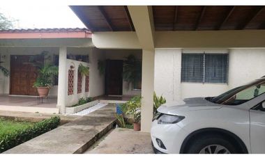 VENDO CASA EN TERRENO  COMERCIAL DE 2383M2 SANTIAGO