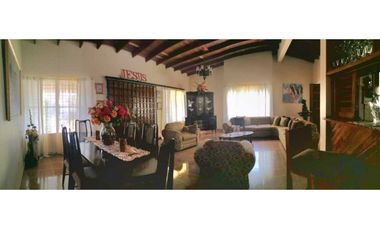 VENDO CASA EN TERRENO  COMERCIAL DE 2383M2 SANTIAGO