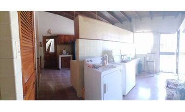 VENDO CASA EN TERRENO  COMERCIAL DE 2383M2 SANTIAGO