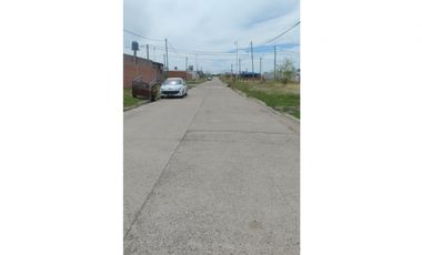 Casa dos dormitorios. Buen entorno. Patio, cochera