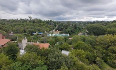 V205. CUESTA BLANCA. DPTOS DE TRONCO FRENTE AL RÍO C/ COCHERAS Y PILETA.