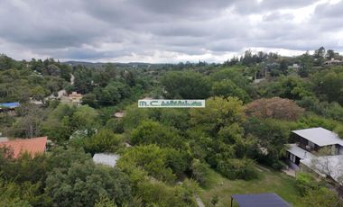 V205. CUESTA BLANCA. DPTOS DE TRONCO FRENTE AL RÍO C/ COCHERAS Y PILETA.