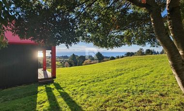 PARCELA CON CABAÑA Y VISTA DESPEJADA AL LAGO...OPORTUNIDAD!