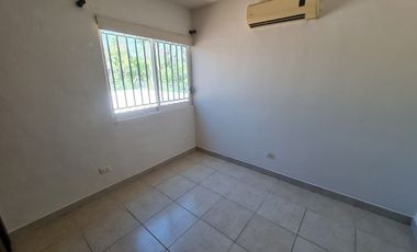 CASA EN RENTA, 4 RECAMARAS, FRACC. PRIVADO, ALBERCA. CARMEN, CAMPECHE