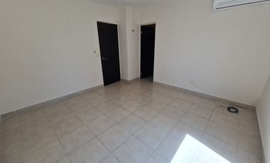 CASA EN RENTA, 4 RECAMARAS, FRACC. PRIVADO, ALBERCA. CARMEN, CAMPECHE