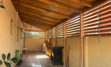 Casa en 4D/1B venta c/ estacionamiento en Villa Doña Mabel