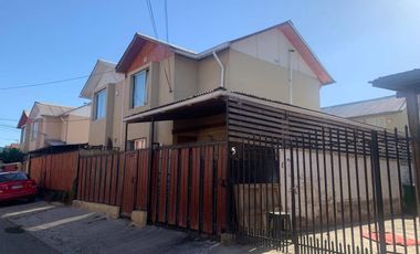 Casa en 4D/1B venta c/ estacionamiento en Villa Doña Mabel
