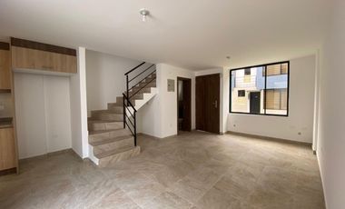 Casa en Venta / Mitad del Mundo