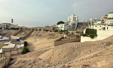 Vendo amplio terreno con hermosa vista en Casuarinas Sur.