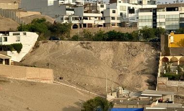 Vendo amplio terreno con hermosa vista en Casuarinas Sur.