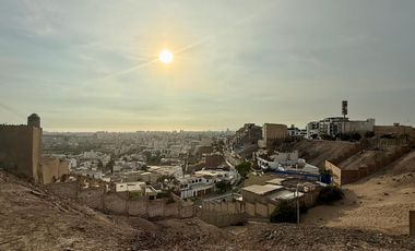 Vendo amplio terreno con hermosa vista en Casuarinas Sur.