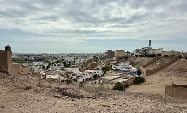 Vendo amplio terreno con hermosa vista en Casuarinas Sur.