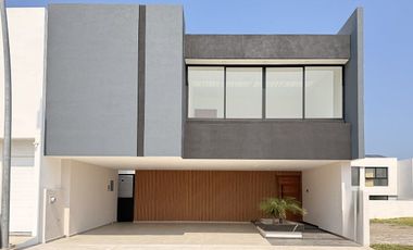 Casa en Venta 4 recámaras y alberca, Lomas del Dorado