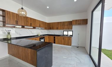Casa en Venta 4 recámaras y alberca, Lomas del Dorado