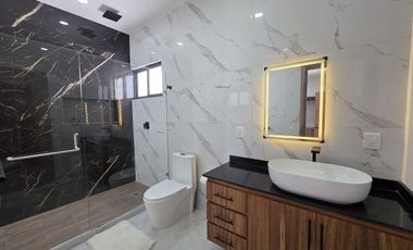 Casa en Venta 4 recámaras y alberca, Lomas del Dorado