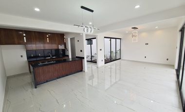 Casa en Venta con roof garden Lomas del Dorado