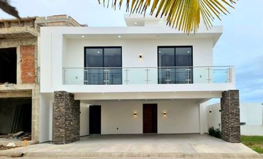 Casa en Venta con roof garden Lomas del Dorado