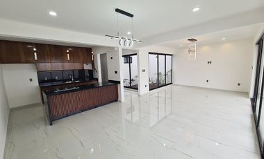 Casa en Venta con roof garden Lomas del Dorado