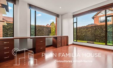 Casa de dos niveles con zona verde en Cajicá