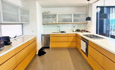 Vendo moderno apto San Lucas piso alto con super vista