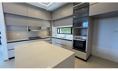 Casa en venta en unidad cerrada para estrenar en el retiro.